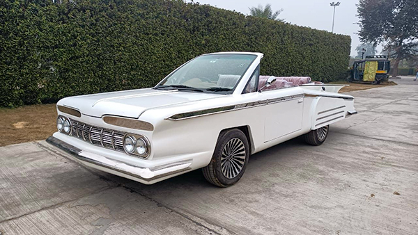Our classic white convertible, a stylish vintage car rental perfect for making a grand statement at your wedding.